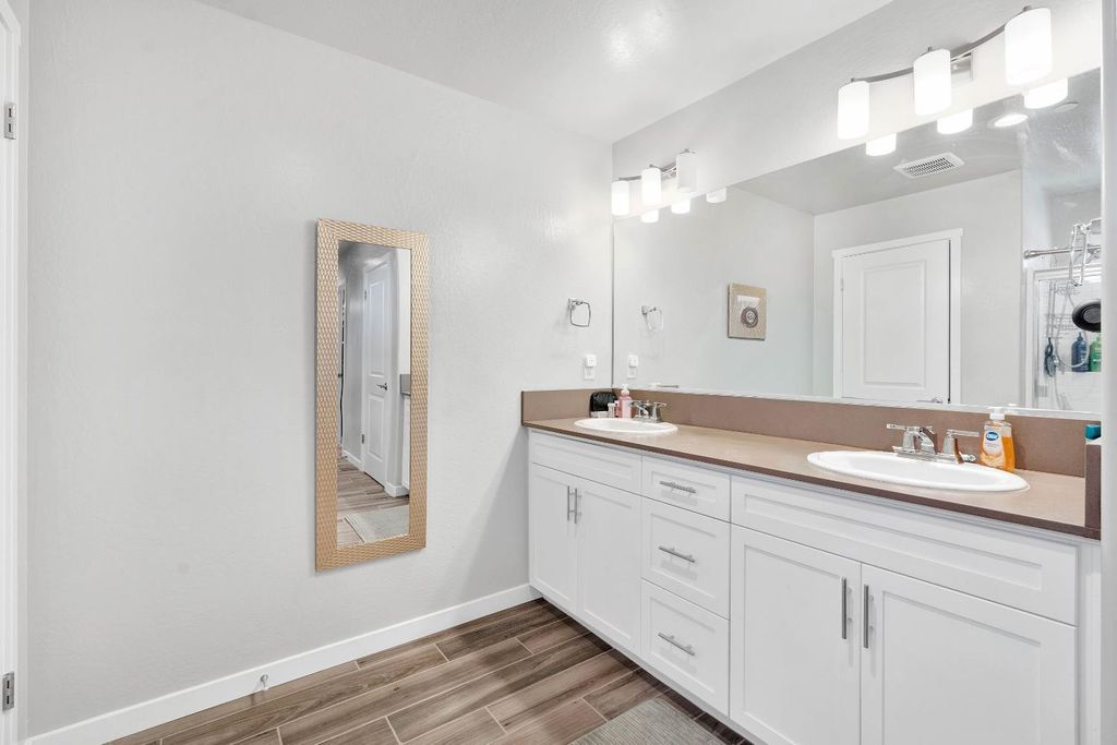 Image 22 of property listing at 3875 Roberts Avenue, Clovis, CA 93619