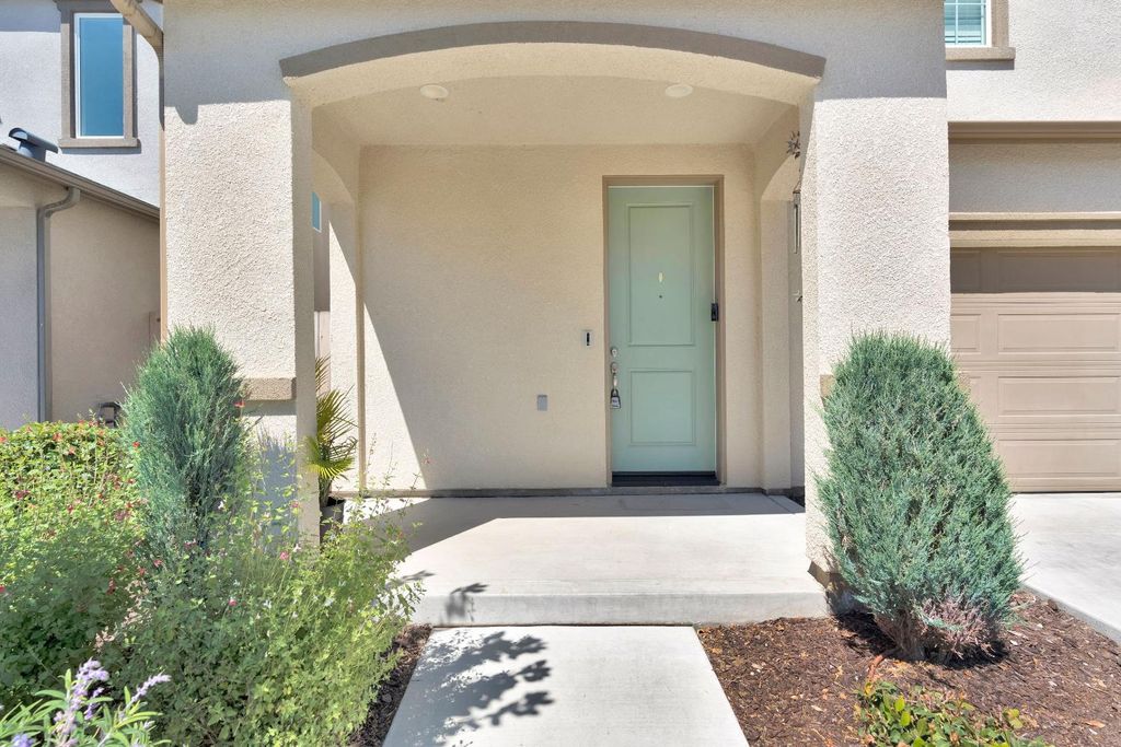 Image 4 of property listing at 3875 Roberts Avenue, Clovis, CA 93619