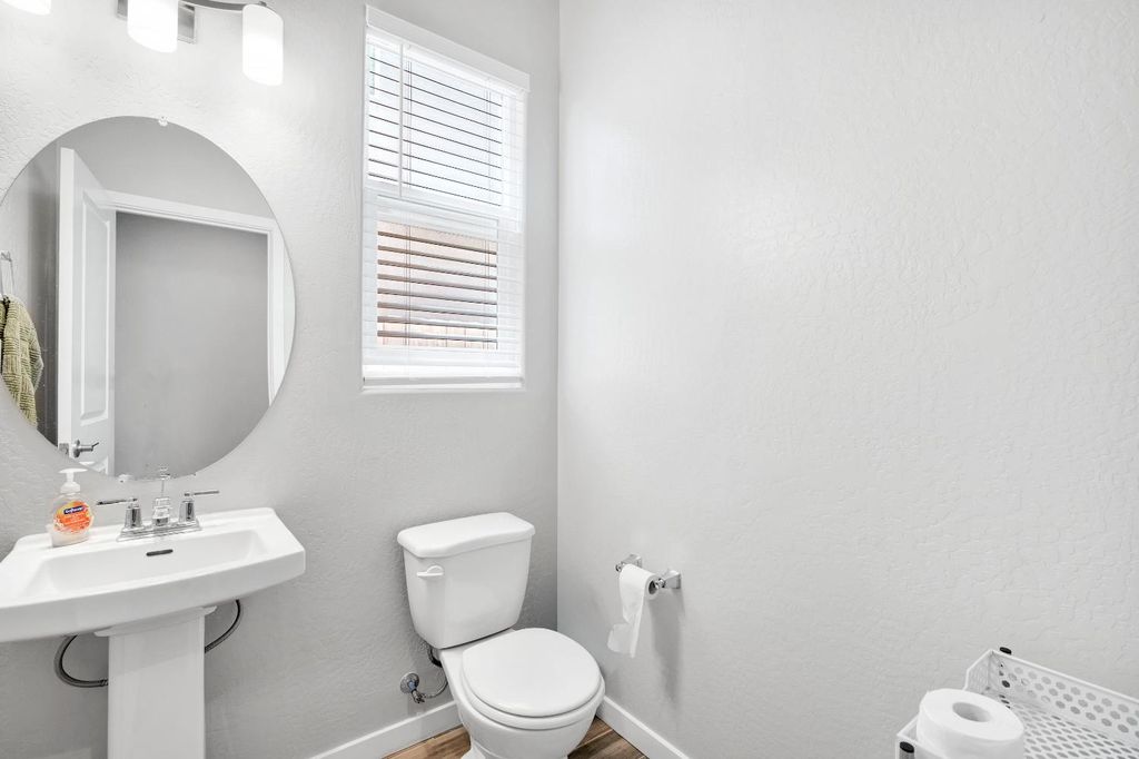 Image 6 of property listing at 3875 Roberts Avenue, Clovis, CA 93619