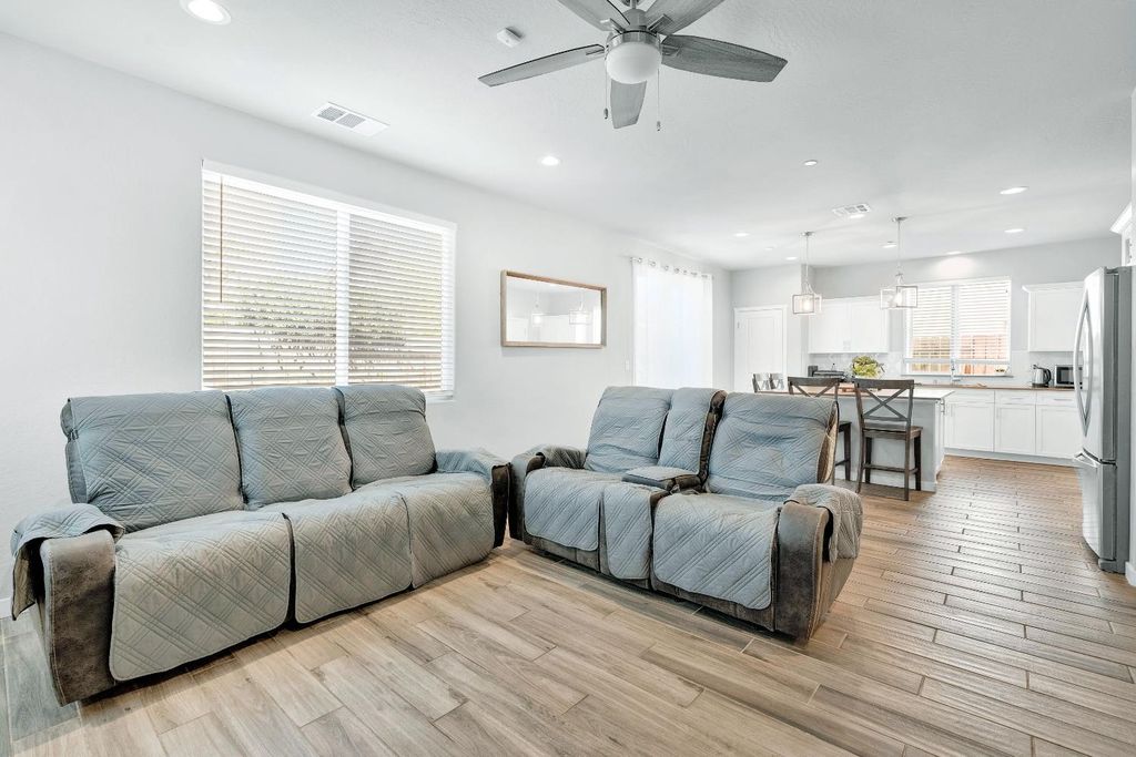 Image 7 of property listing at 3875 Roberts Avenue, Clovis, CA 93619