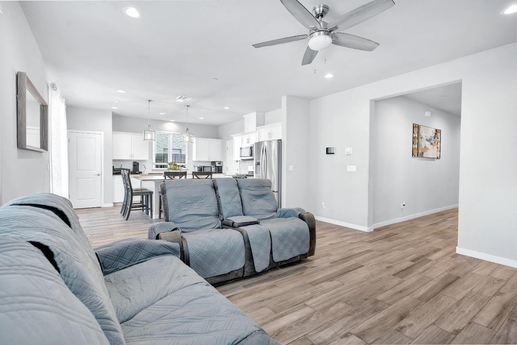 Image 8 of property listing at 3875 Roberts Avenue, Clovis, CA 93619