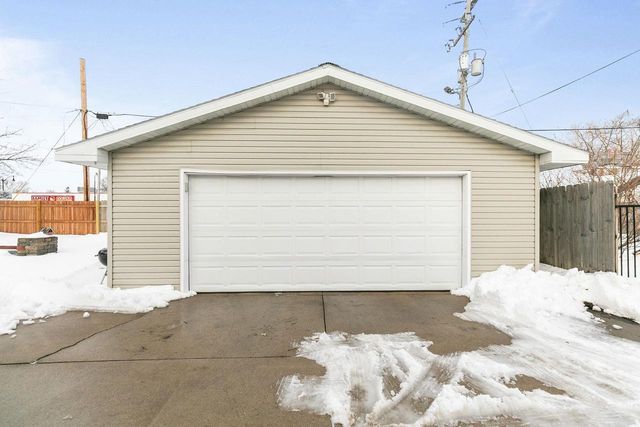 1009 JEFFERSON STREET, Oshkosh, WI 54901