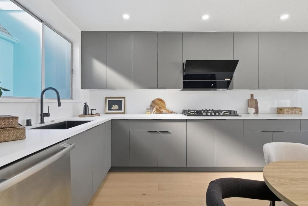 Image 11 of property listing at 550 Holyoke Street, San Francisco, CA 94134