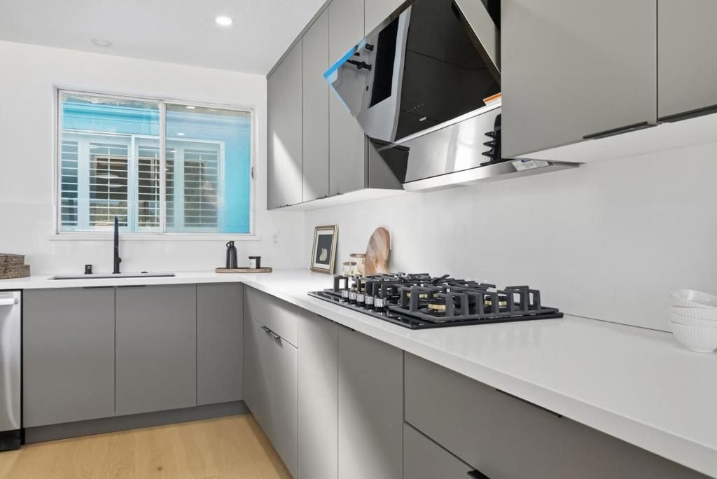 Image 12 of property listing at 550 Holyoke Street, San Francisco, CA 94134