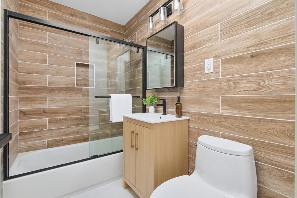 Image 13 of property listing at 550 Holyoke Street, San Francisco, CA 94134