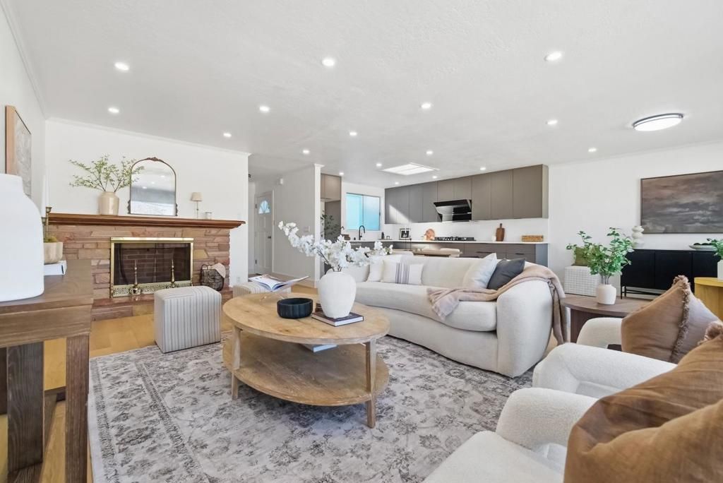 Image 3 of property listing at 550 Holyoke Street, San Francisco, CA 94134