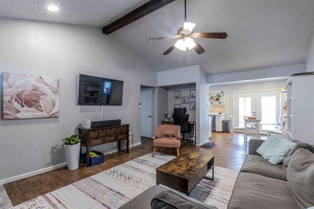 900 Lawnmont DR, Round Rock, TX 78664