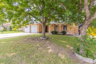 900 Lawnmont DR, Round Rock, TX 78664