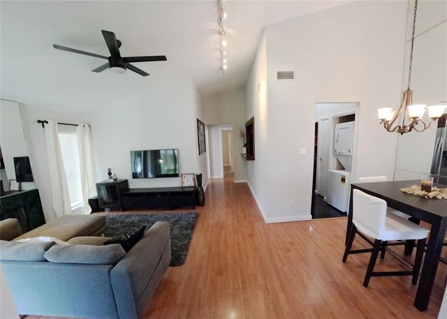 1881 Bering Drive 6, Houston, TX 77057