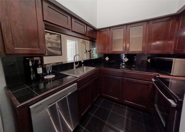 1881 Bering Drive 6, Houston, TX 77057