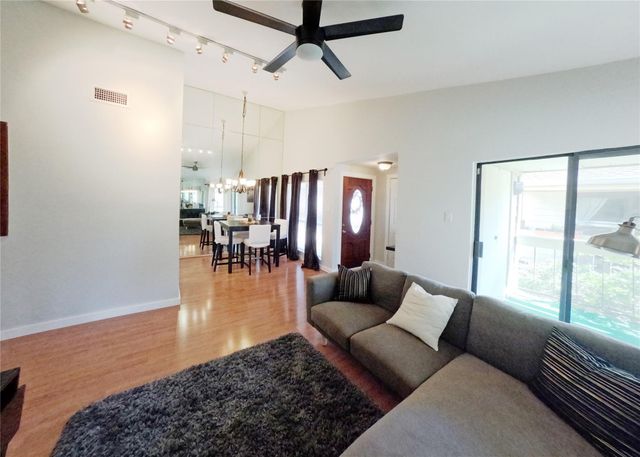 1881 Bering Drive 6, Houston, TX 77057