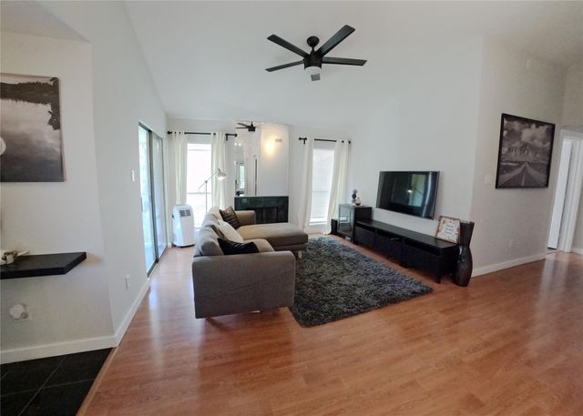 1881 Bering Drive 6, Houston, TX 77057