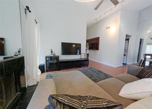 1881 Bering Drive 6, Houston, TX 77057