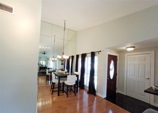 1881 Bering Drive 6, Houston, TX 77057