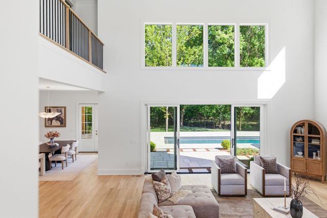 714 Shawnee Dr, Nashville, TN 37205