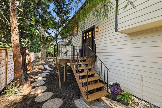 12544 25th Avenue NE, Seattle, WA 98125