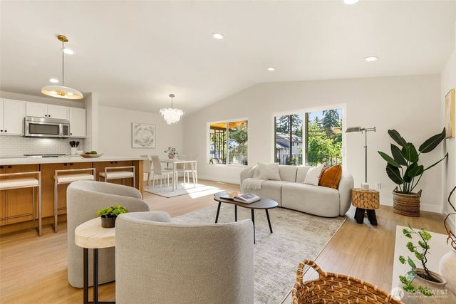 12544 25th Avenue NE, Seattle, WA 98125