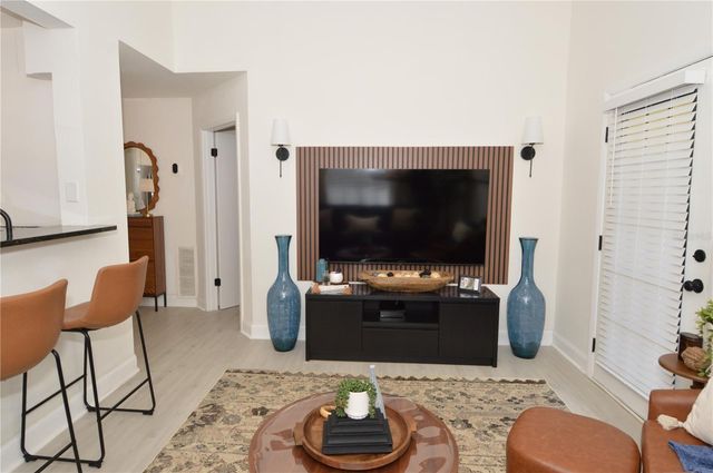 8714 MALLARD RESERVE DRIVE 201, Tampa, FL 33614