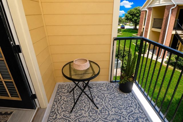 8714 MALLARD RESERVE DRIVE 201, Tampa, FL 33614