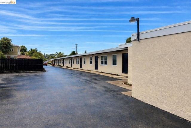 21447 Ocean View Dr, Hayward, CA 94541