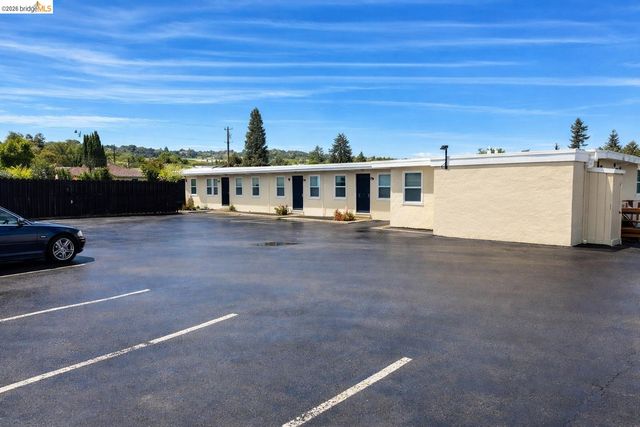 21447 Ocean View Dr, Hayward, CA 94541