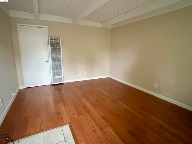 21447 Ocean View Dr, Hayward, CA 94541