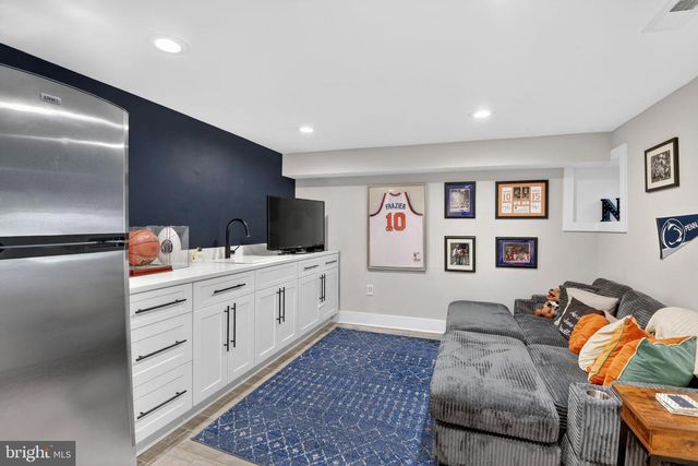 205 ROCK CREEK CHURCH RD NW, Washington, DC 20011