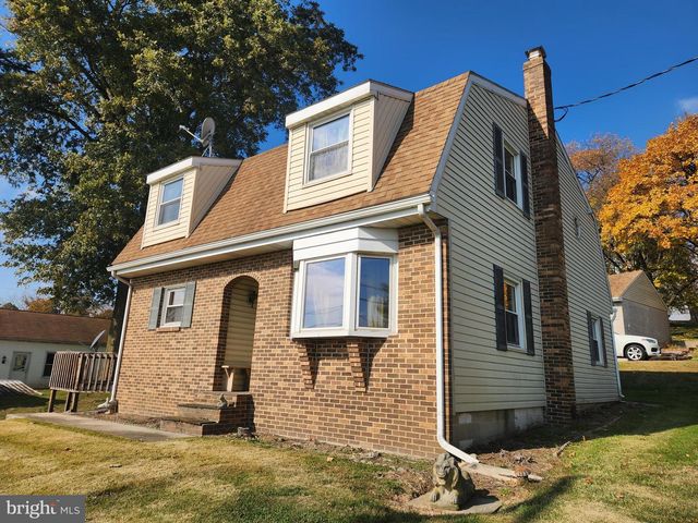 827 DISSTON VIEW DR, Lititz, PA 17543