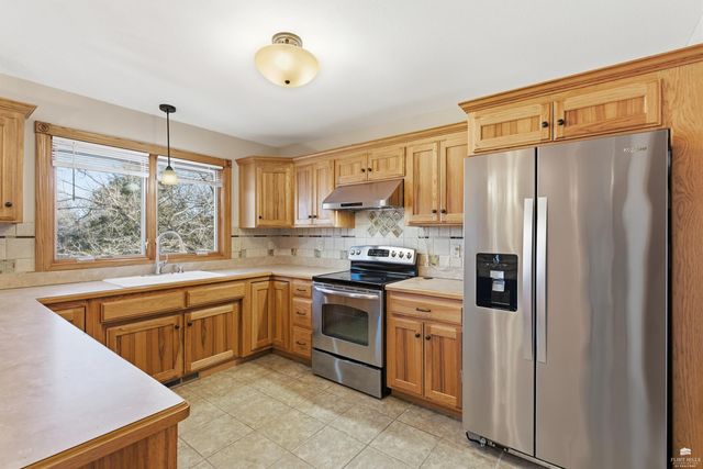 125 Hunter Drive, Manhattan, KS 66503