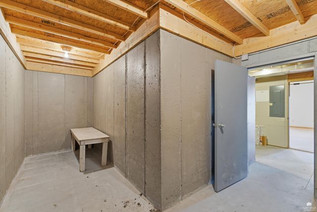 125 Hunter Drive, Manhattan, KS 66503