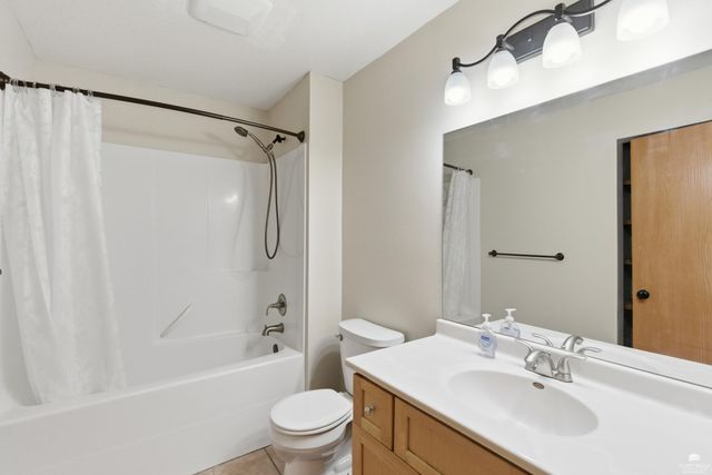 125 Hunter Drive, Manhattan, KS 66503