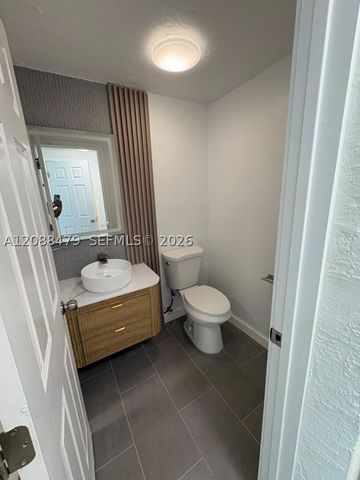 825 S 28th Ave, Hollywood, FL 33020