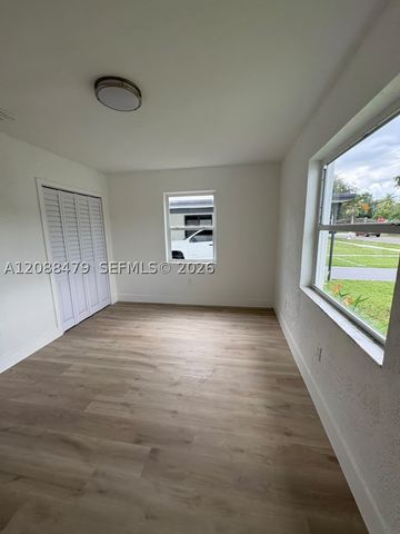 825 S 28th Ave, Hollywood, FL 33020