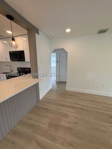 825 S 28th Ave, Hollywood, FL 33020