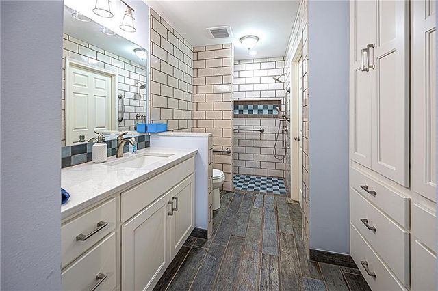 208 W 2nd Street, Garden City, MO 64747