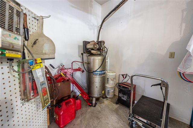 208 W 2nd Street, Garden City, MO 64747