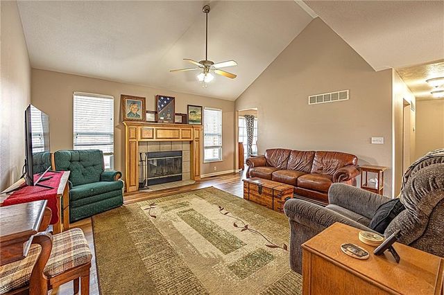 208 W 2nd Street, Garden City, MO 64747