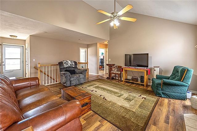 208 W 2nd Street, Garden City, MO 64747
