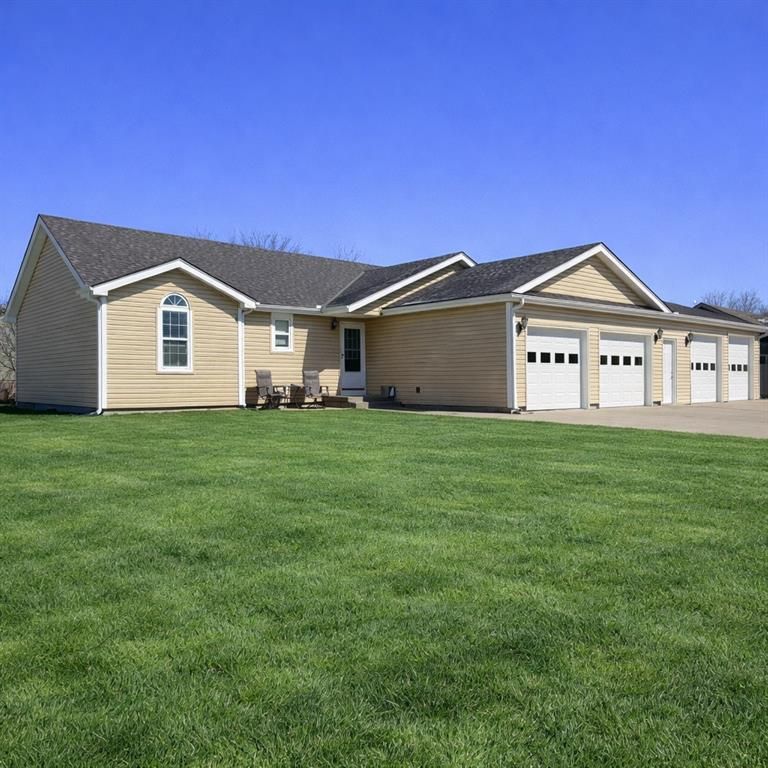 208 W 2nd Street, Garden City, MO 64747