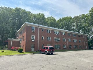 306 Pine Rock Avenue APT D8, Hamden, CT 06514