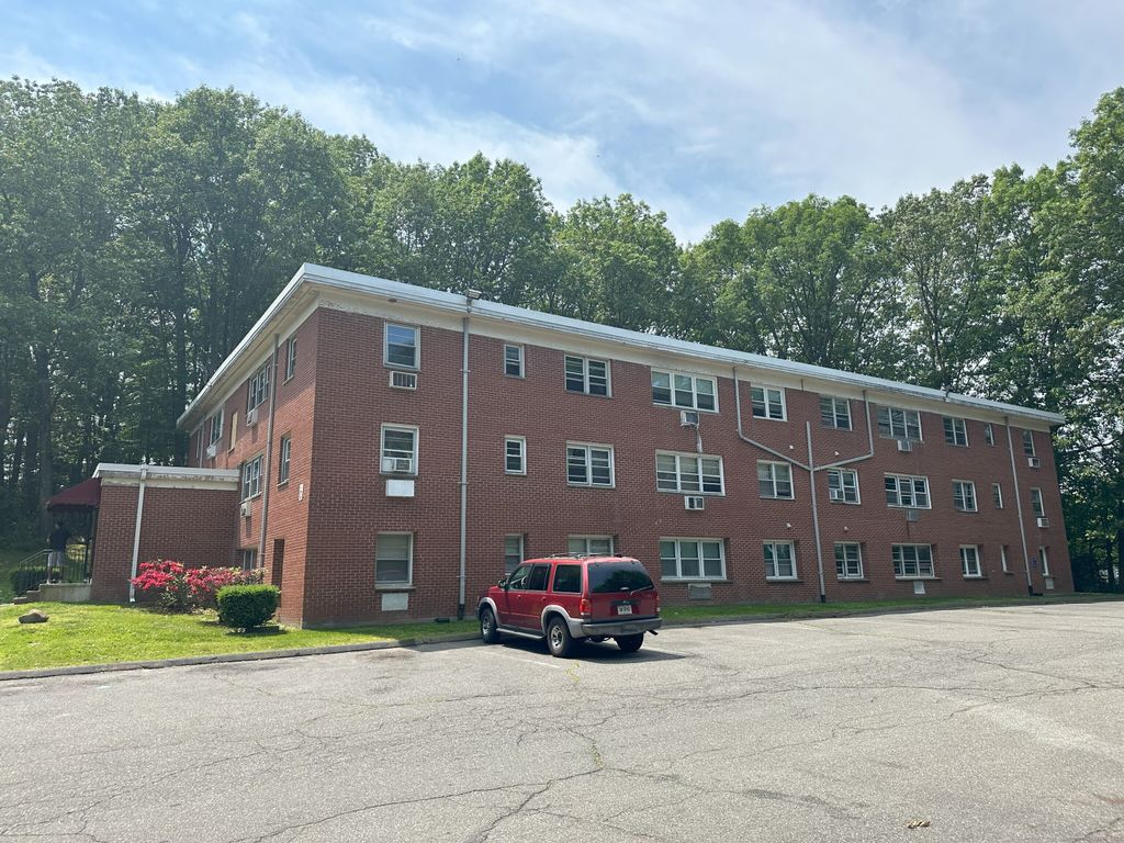 306 Pine Rock Avenue APT D8, Hamden, CT 06514