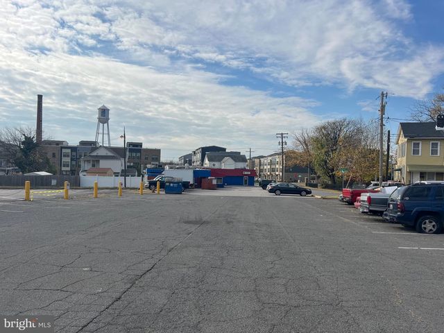 7100 SOLLERS POINT RD, Dundalk, MD 21222