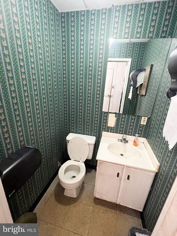 7100 SOLLERS POINT RD, Dundalk, MD 21222