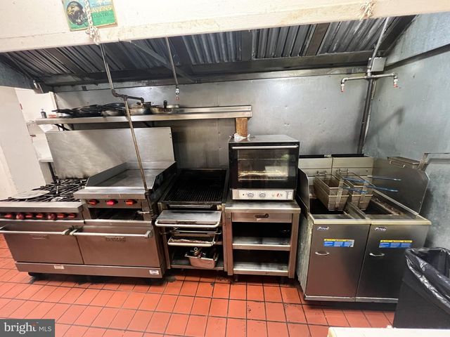 7100 SOLLERS POINT RD, Dundalk, MD 21222