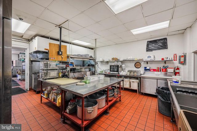 7100 SOLLERS POINT RD, Dundalk, MD 21222