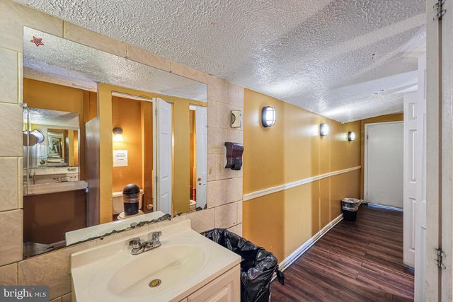 7100 SOLLERS POINT RD, Dundalk, MD 21222