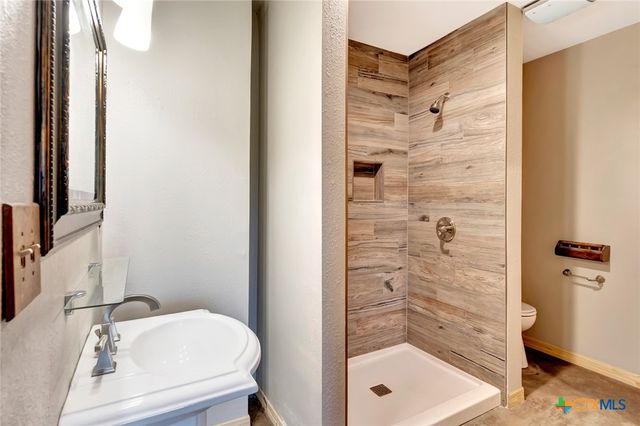 52 N Old Bloomington Road, Victoria, TX 77905