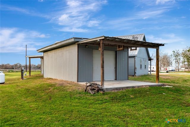 52 N Old Bloomington Road, Victoria, TX 77905