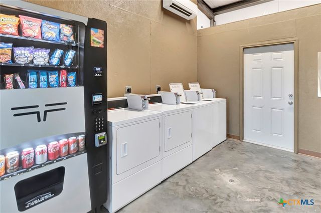 52 N Old Bloomington Road, Victoria, TX 77905