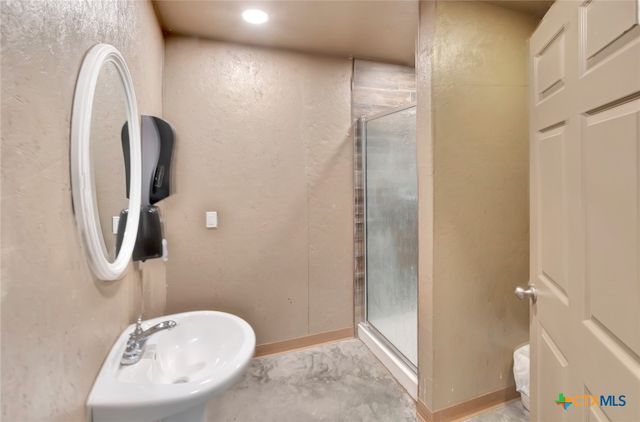 52 N Old Bloomington Road, Victoria, TX 77905